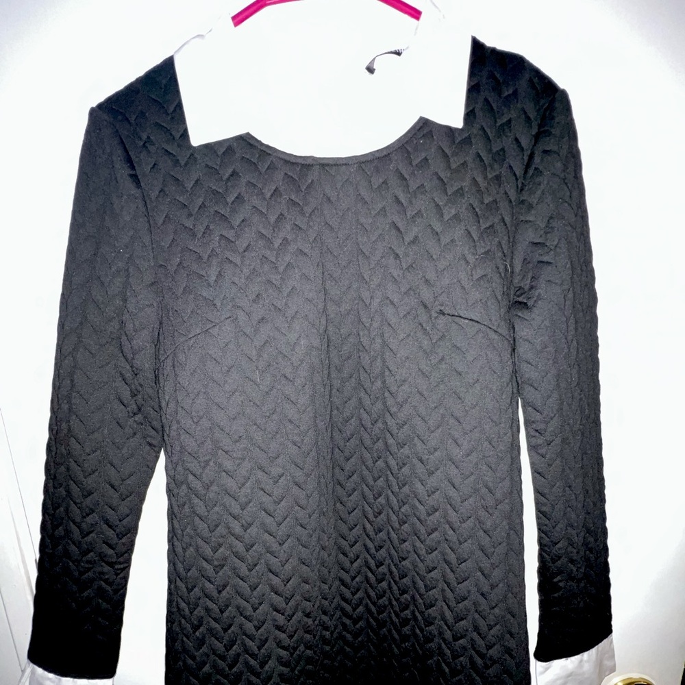 Small Black long sleeve with white collar